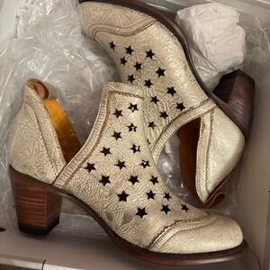 Elegant Cream Star Cutout Ankle Booties